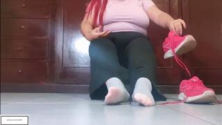 Mila1_Fox grey pink toe socks are SMELLY