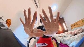 8K VR360 MARTINA's sexy manicure