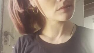 lipstick + smoking milf = pleasure