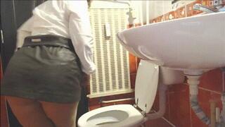 Leaving in the middle of a job interview to take a huge dump