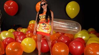 Roxy's Halloween Hot Cheetoh Mass Pop 4K (3840x2160)