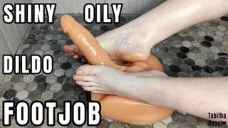 Shiny Oily Dildo Footjob WMV