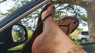 How nice pronounced arches with flip-flops on my car door (3)