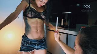 Kitchen Challenge: Who’s Got the Strongest Abs?