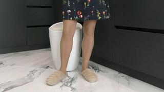 She tapped her toes nervously MP4 FULL HD 1080p