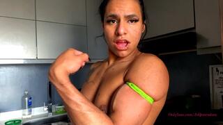 Sara Andrade - Juicy Biceps