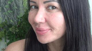 Stretched and compressed lips a