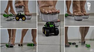 Juliette-RJ and Lady Syl Nift destroying toys from a Messy Boy - FOR MOBILE DEVICES USERS - TOYS CRUSH- BRAZILIAN MILF - TOYS HUMILIATION - ASMR - SLOW MOTION - HIGH HEELS - EXHIBTIONISM - CRUSH GIRL - FOOT FETISH - BRAZILIAN MILF - ROLE PLAY