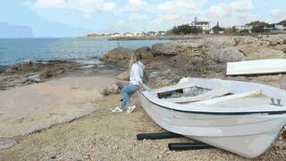 A Lost Sneakers by the Sea MP4 (1920x1080) FHD