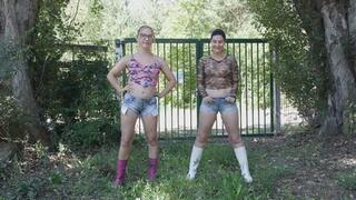 pee in jeans and wellies - mp4 1080p