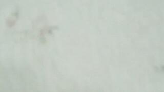 Rough scratching with long natural nails