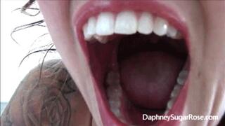 Deep Close Up Yawning -mp4