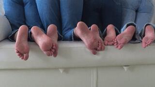 Sexy barefoot play of four girls smFP