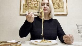 Gaining experience to get guys - by filling my belly WMV