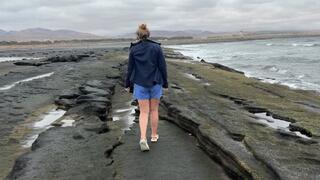 Curvy girl desperate to pee public