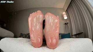 Diva's JUICY BIG SOLE SHOW! SUPER OILY! - MP4