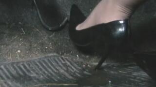 My secretary tries to start this old car.