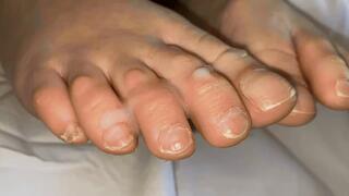 JERK OVER BARE NICOLES TOES - HD