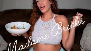 Nikki Brooks - Weight Gaining Milf (1080HD)