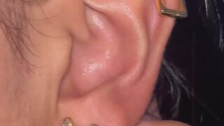 Primer plano de mi oreja