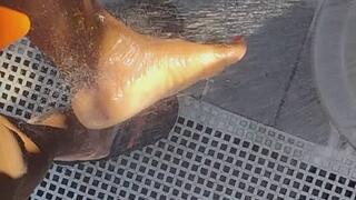 Meaty foot used water instead of your mouth to clean her soles.