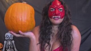 MissMajestica makes pumpkin explode with her thighs and performs an extreme scissorchallange