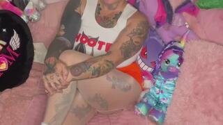 Shiny Pantyhose Hooters Girl – A Dominant Day in Control