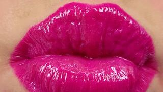 Shiny Pink Lipgloss Kisses (mkv)