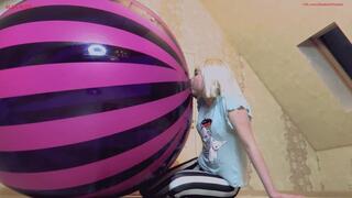 Alla jumps on two big balls