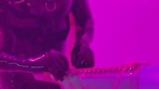 The Queen’s Control – Full Strap-On Session in Latex