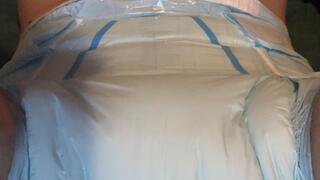 Do you want to see from below how my blue diaper fills up? what you prefer?