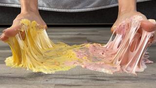 Morning Trap: The Glue Beneath - Stuck Feet WMV