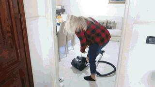 With a vacuum cleaner in black socks MP4 (1920x1080) FHD