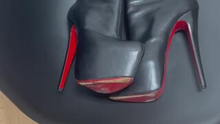 Leatherslave cums on the Louboutin Daf Booties