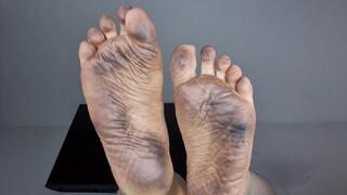 Lick my dirty smelly feet - foot fetish