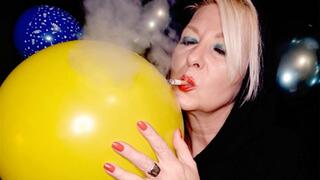 SmokerQueenJoan has great fun with many colorful balloons and 3 Marlboro Red 100 in chain smoke*balloon fetish*human ashtray fantasy*burst balloons*
