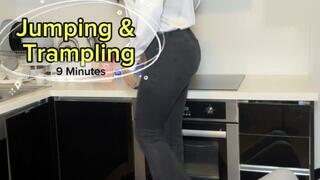 Jumping & Trampling Full Hd