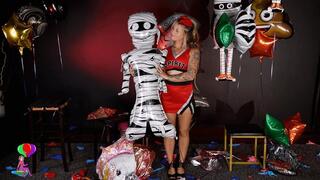 Madi B's Halloween Mylar Mass Pop 4K (3840x2160)