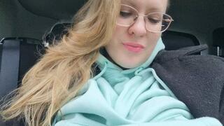 Flashing big tits in the car