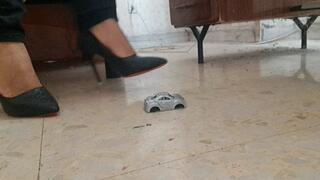 SADIC HEELS FOR A TINY CAR