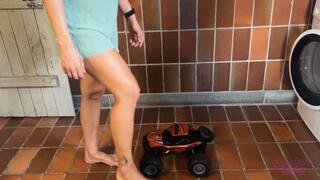 Sneaker-Girl Gym-Lady - Monster Truck Crush