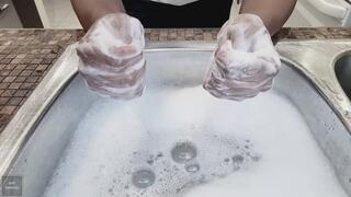 I wash nicely and sensually my hands (2) (2025)