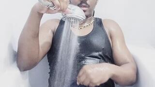 I wash my body in the bath (4) (2025)