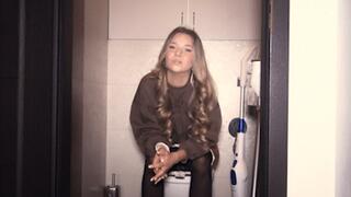 Emergency toilet before going to a party mp4 FULL HD