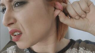 Ammalia pulls and twists their ears ! ( FETISH ) (WMV - MOBILE VERSION)