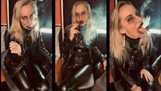 Leather Goddess Smoking marlboro 100