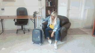 Smell from the Suitcase MP4 (1920x1080) FHD