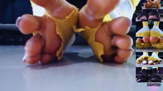 Big Feet, The Bigger The Better - Growth Fetish, Unaware Giantess