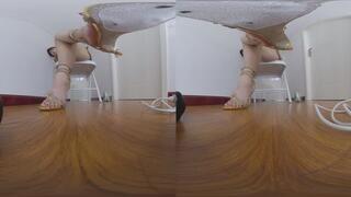 The 3DVR180 HEIYU golden high heeled sandals crush the dwarves