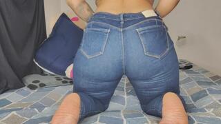 My farts echo so loudly in my tight jeans, my ass so perfect, perfect farts